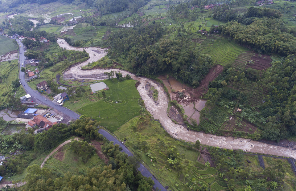 https://jakartaglobe.id/context/land-degradation-deforestation-leads-critical-watershed-water-levels/