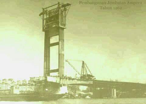 pembangunan jembatan ampera