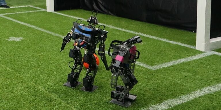 Kontes Robot Sepak Bola Indonesia humanoid