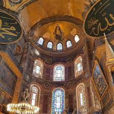 Jejak Katedral Di dalam Interior Hagia Sophia.