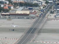 Mengenal North Front Airport, Bandara dengan Palang Pintu Seperti Kereta